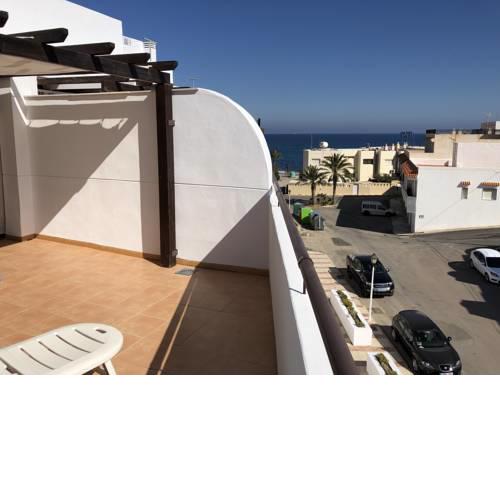 Ático con terraza y vistas en Carboneras