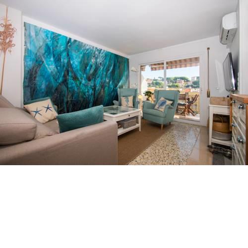 Ático de diseño con terraza en la costa de Barcelona