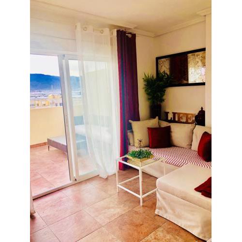 ÁTICO DELUXE entre CENTRO y PLAYA Salinas con TERRAZA, WIFI, PISCINA climatizada, GYM, SAUNA y GARAJE -Smart TV-Satélite