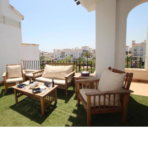 Atico en La Torre Golf Resort con terraza y piscina comunitaria