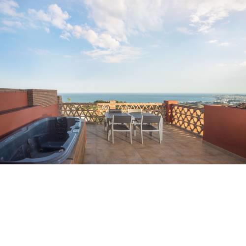 Ático M Reserva del Higuerón. 3 DORMITORIOS. TRANSFER A LA PLAYA y ESTACION DE TREN. 2 PISCINAS. JACUZZI. 2 PARKING. WIFI GRATIS.