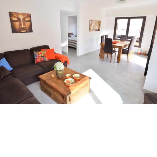 Attractive City Center Apartment