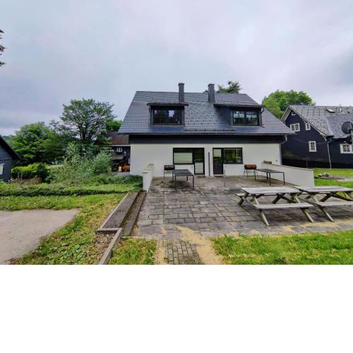Attractive holiday home in Eisfeld with a garden