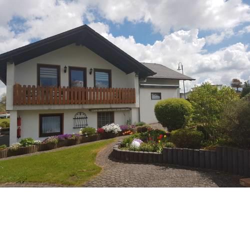 Attractive Holiday Home in Gonnersdorf Eiffel with Play Area