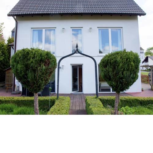 Attractive Holiday Home in Winterberg with Pond