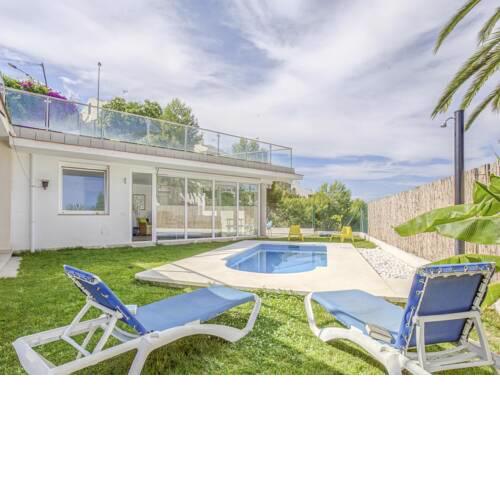 Attractive Villa in Caleta de Vélez with Private Pool
