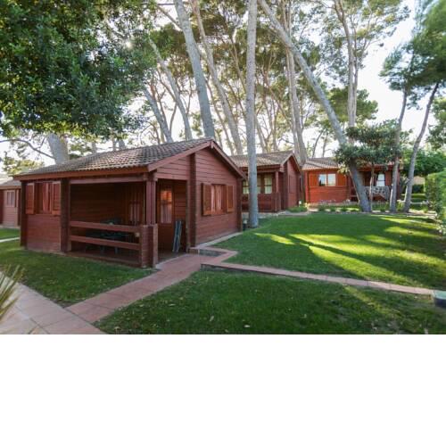Attractive wooden bungalow with a terrace, 1 km from beach