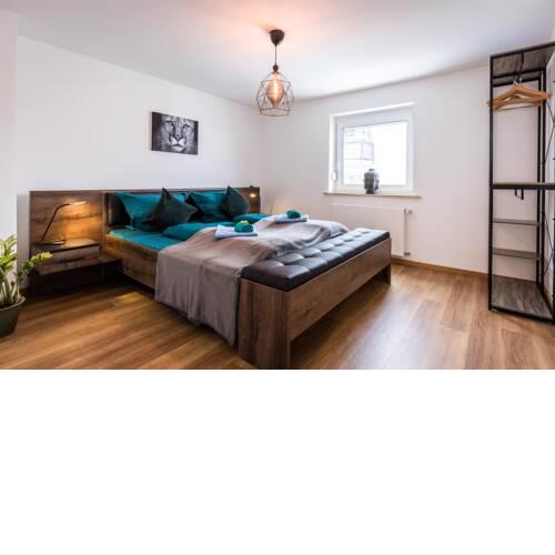 AUGSBURG'S GRÖSSTE: 4 Schlafzimmer - Parken - Küche