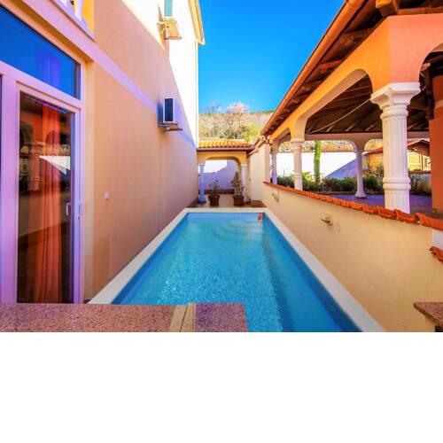 Authentic Apartment with Swimming Pool in Dramalj Croatia
