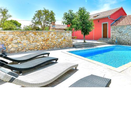 Authentic Stone House Stela & Lea