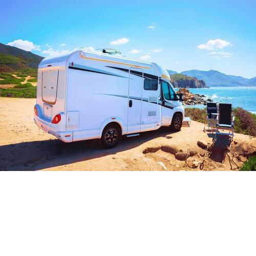 Autocaravana cerca del Mar