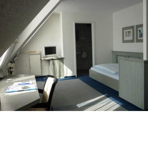 Avenue Hotel
