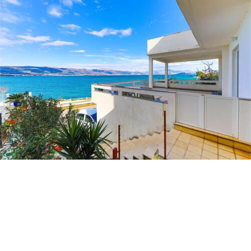 Awesome apartment in Arbanija w/ WiFi and 3 Bedrooms