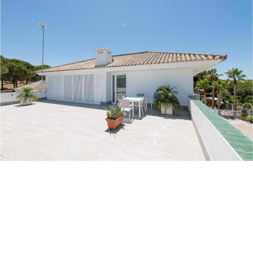 Awesome apartment in Barbate with Outdoor swimming pool, WiFi and Swimming pool