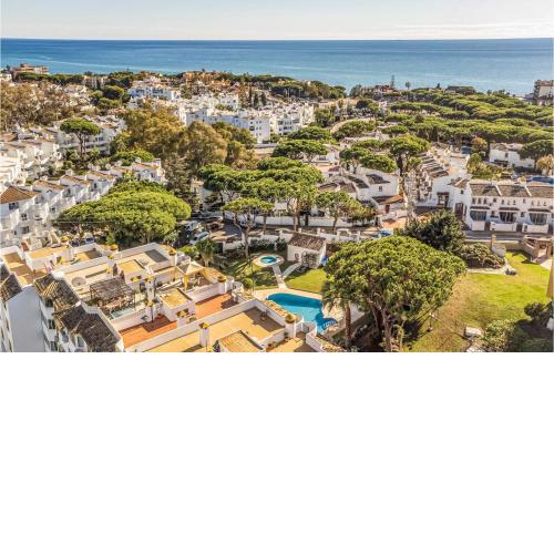 Awesome apartment in Calahonda with WiFi, Outdoor swimming pool and 2 Bedrooms