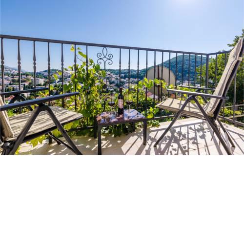 Awesome apartment in Dubrovnik w/ 2 Bedrooms