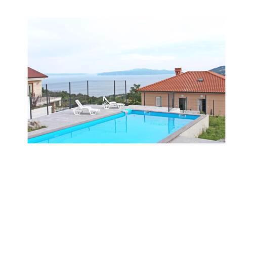 Awesome apartment in Icici w/ Outdoor swimming pool, WiFi and 2 Bedrooms