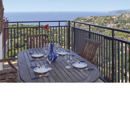 Awesome apartment in Lloret de Mar w/ WiFi, Outdoor swimming pool and 3 Bedrooms