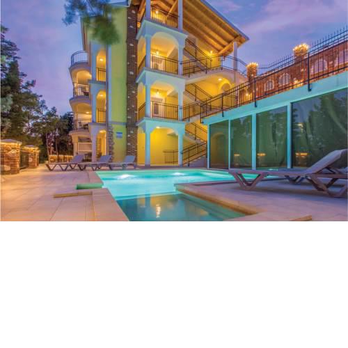 Awesome apartment in Novi Vinodolski w/ Outdoor swimming pool, WiFi and 2 Bedrooms