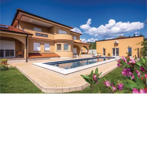 Awesome apartment in Smrika w/ Outdoor swimming pool, WiFi and 2 Bedrooms