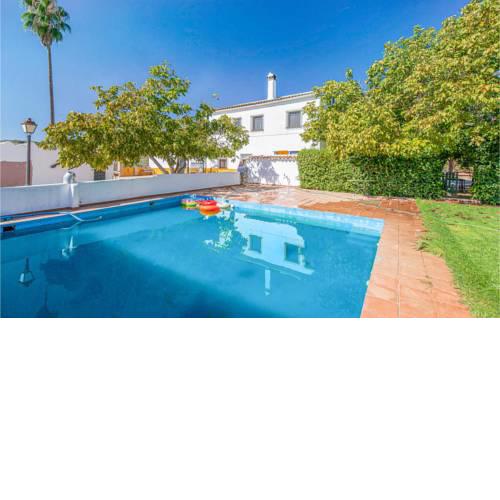 Awesome home in Alanís w/ Outdoor swimming pool, Outdoor swimming pool and 6 Bedrooms
