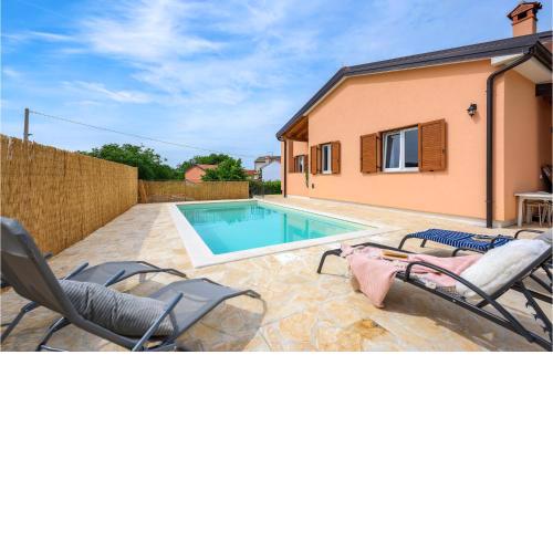 Awesome home in Buje with Outdoor swimming pool, WiFi and 2 Bedrooms