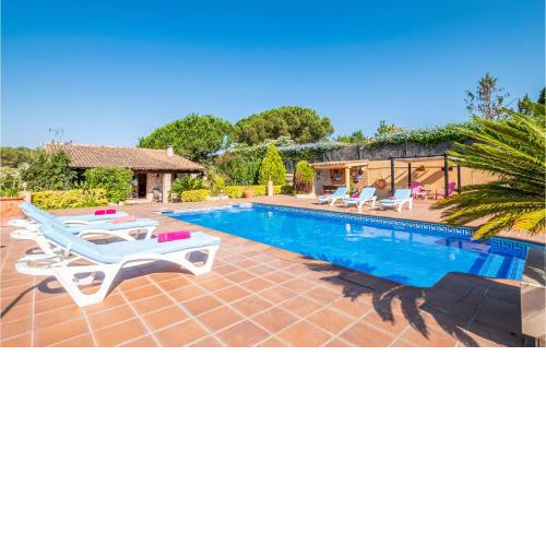Awesome home in Caldes de Montbui with Outdoor swimming pool, Swimming pool and 4 Bedrooms