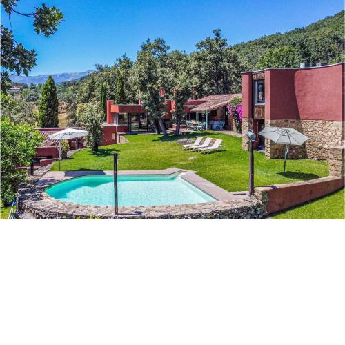Awesome home in Candeleda with WiFi, Outdoor swimming pool and 5 Bedrooms