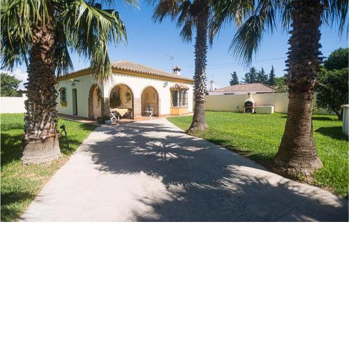 Awesome home in Chiclana de la Fronter with Outdoor swimming pool, WiFi and 3 Bedrooms