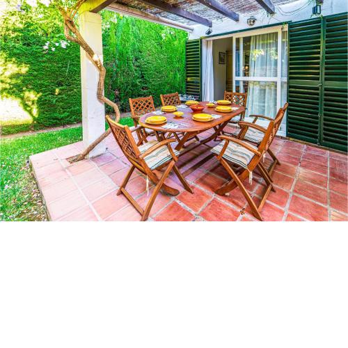Awesome home in Estepona with Outdoor swimming pool and 3 Bedrooms