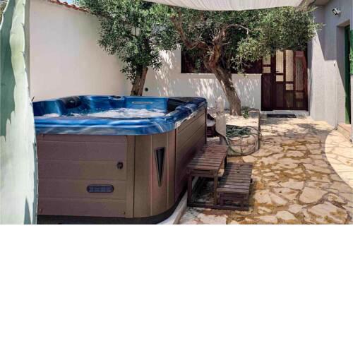 Awesome home in Jezera with Jacuzzi, WiFi and 1 Bedrooms