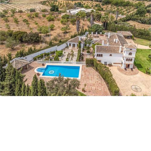 Awesome home in Las Lagunas de Mijas with Outdoor swimming pool, WiFi and 7 Bedrooms