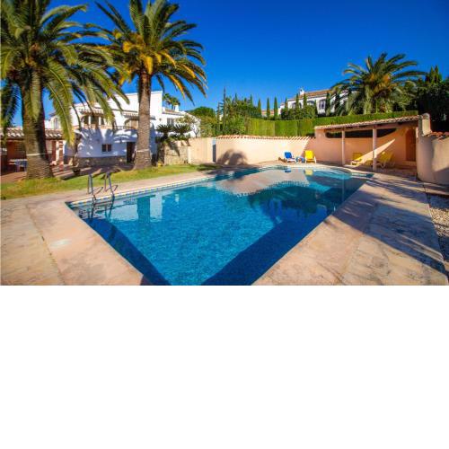 Awesome home in Los Cerezos with WiFi, Outdoor swimming pool and 2 Bedrooms