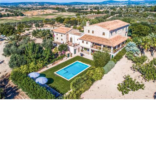 Awesome home in Manacor with 6 Bedrooms