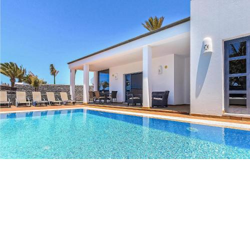 Awesome home in Playa Blanca with Sauna, WiFi and 3 Bedrooms