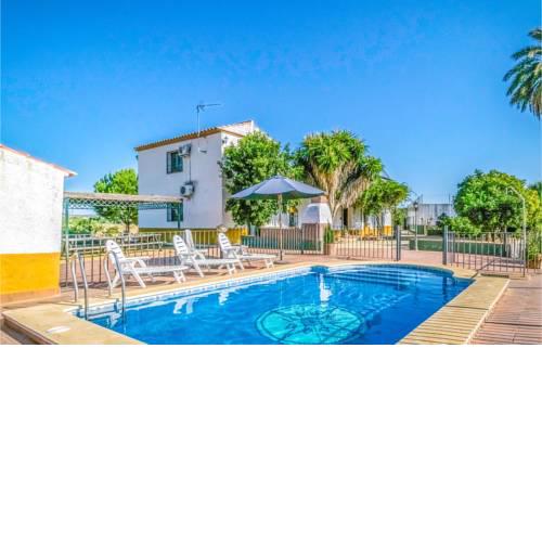 Awesome home in Posadas w/ Outdoor swimming pool, Outdoor swimming pool and 5 Bedrooms