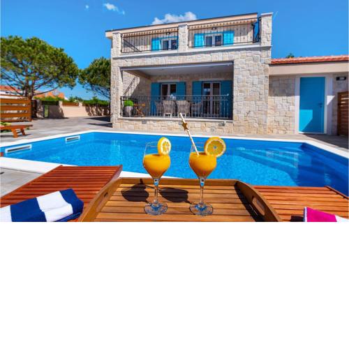Awesome home in Privlaka with WiFi, Heated swimming pool and 3 Bedrooms