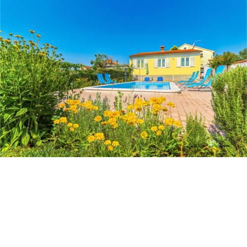 Awesome home in Pula w/ Outdoor swimming pool, WiFi and 3 Bedrooms