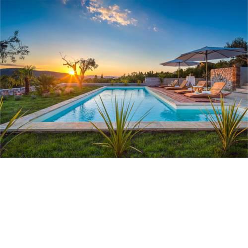 Awesome home in Sibenik w/ Outdoor swimming pool and 4 Bedrooms