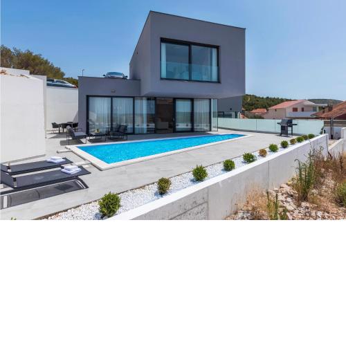 Awesome home in Sibenik with Outdoor swimming pool and 2 Bedrooms
