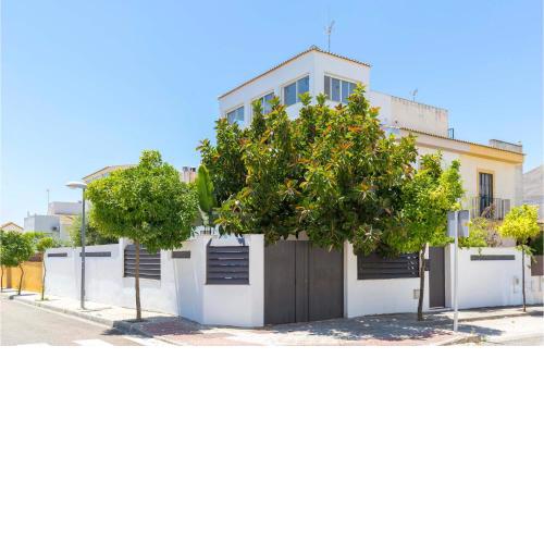 Awesome home in Valencina de la Concep with Outdoor swimming pool, WiFi and 5 Bedrooms