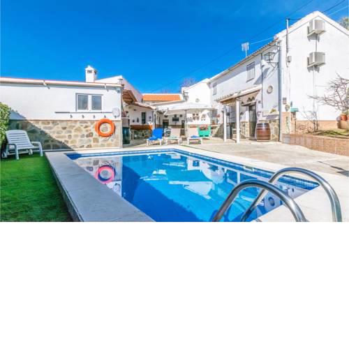 Awesome home in Villanueva de Algaidas w/ WiFi, Outdoor swimming pool and 6 Bedrooms