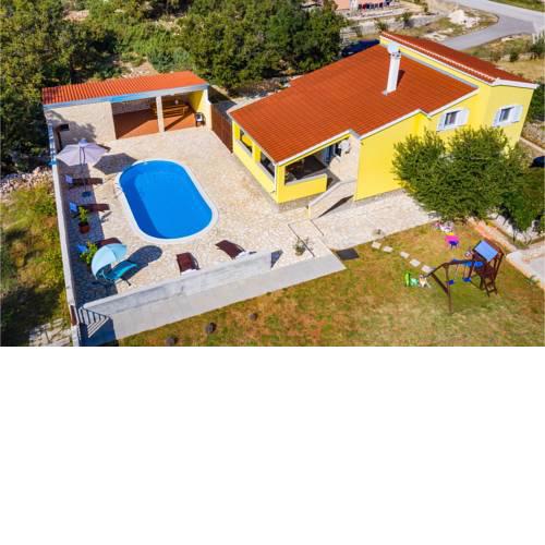 Awesome home in Vinjerac w/ Outdoor swimming pool and 4 Bedrooms