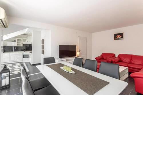 Azzuro 2 floor apartments near Split