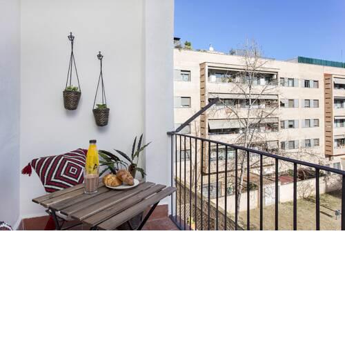 BA3521 BARCELONA - Cosy and Elegant Apartment with Balcony