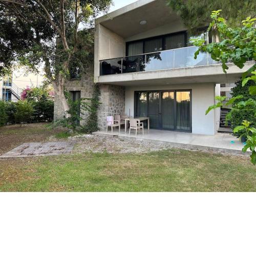 Bahçe katı 2+1,denize sıfır site