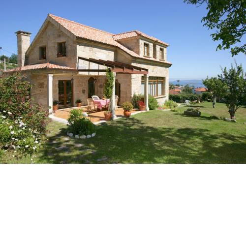 Baiona Villa Sleeps 8 Pool WiFi T802833