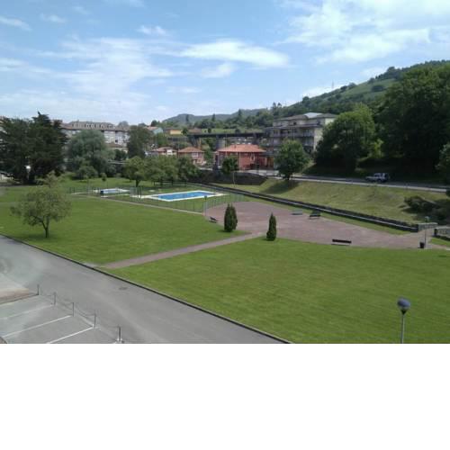Bajo con jardín y piscina Casa Chloe
