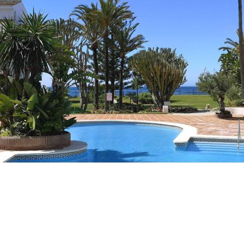 Bajo con terraza en primera línea de playa