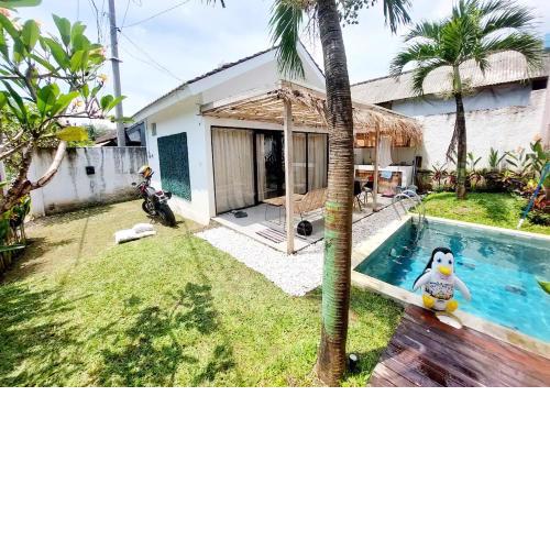 Banana VILLA w/ private POOL near Canggu